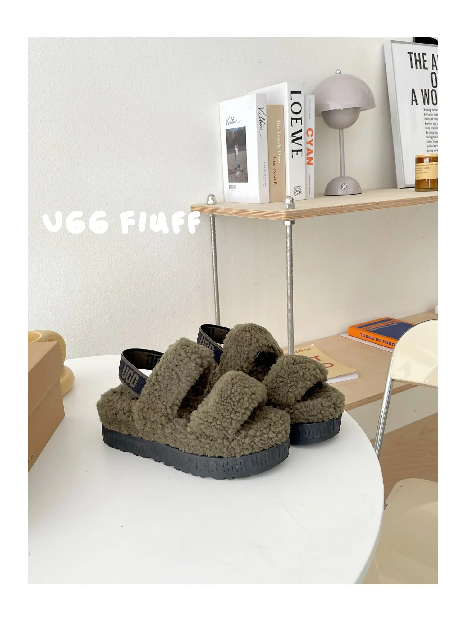 💰440 UGG sheepskin all-in-one snow boots 0876 new autumn and winter style Zhou Dongyu's same style furry slippers Product name: Ovlafita, Longfeng Teddy fur muffin bottom slippers, new at the counter simultaneously It is an upgraded version of the classic oh yeah sandals, the corrugated sheepskin material is used to make it more fashionable and cool, the heel strap is the highlight of the entire design, the muffin bottom visually increases, good news for small sisters, large quantities in stock Code number: 35-41 Color: white, gray, black, pink, army green, maroon